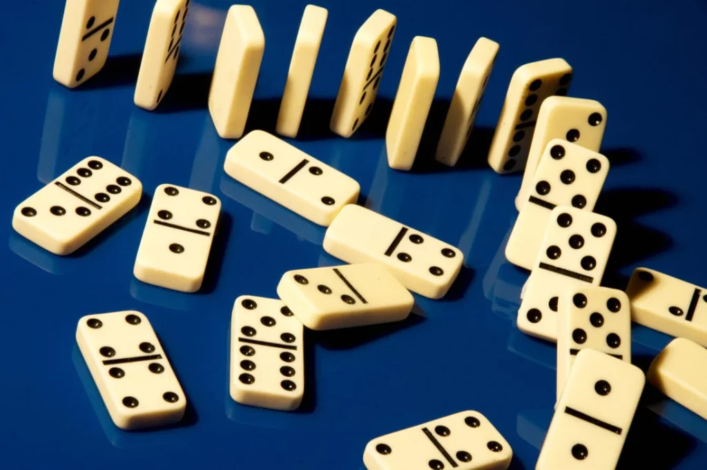 Dominoes game