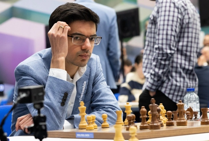 anish giri playing chess
